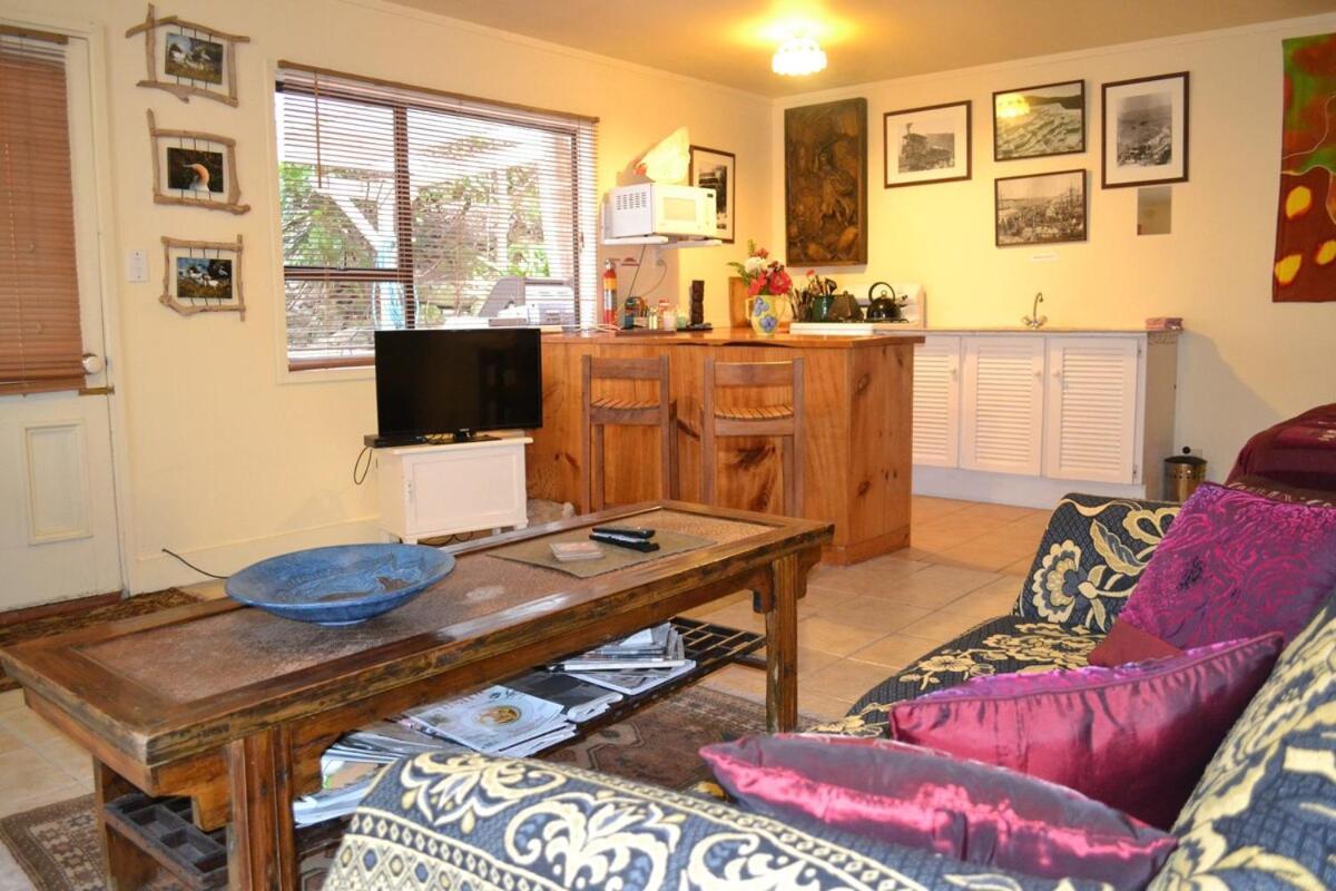 Great Barrier Oasis Lodge Tryphena Zewnętrze zdjęcie