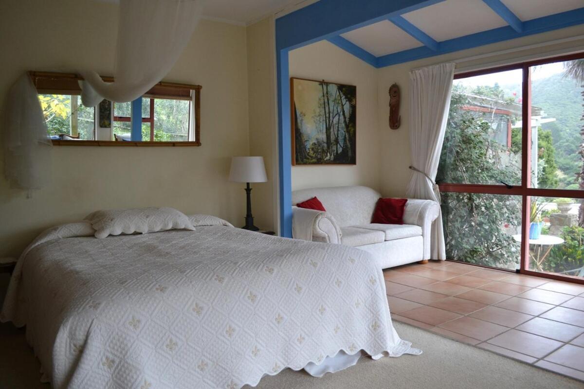 Great Barrier Oasis Lodge Tryphena Zewnętrze zdjęcie